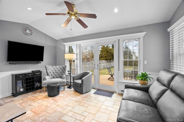 26 Bedell Place, Amityville, NY 11701