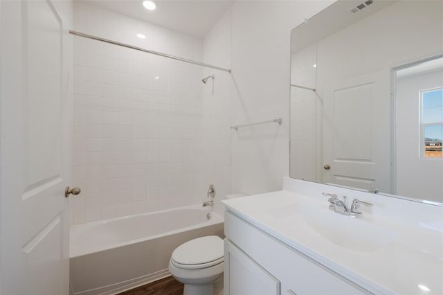 301 El Siebo LN, Bastrop, TX 78602