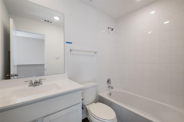 301 El Siebo LN, Bastrop, TX 78602