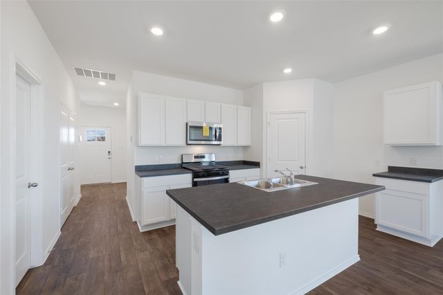 301 El Siebo LN, Bastrop, TX 78602