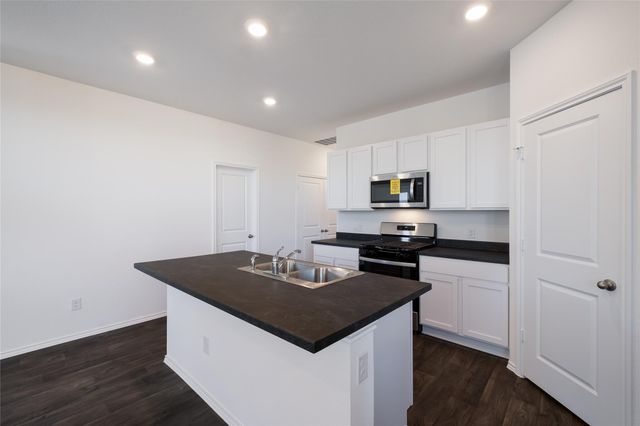 301 El Siebo LN, Bastrop, TX 78602