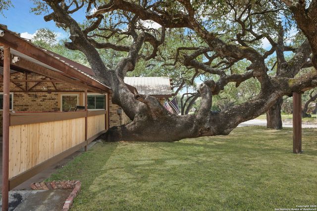 102 Southgate, Pleasanton, TX 78064