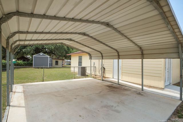 102 Southgate, Pleasanton, TX 78064