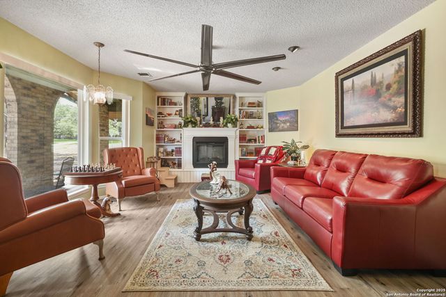 102 Southgate, Pleasanton, TX 78064