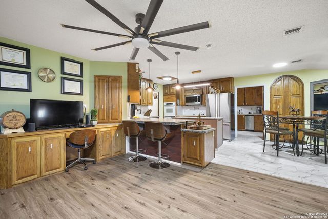 102 Southgate, Pleasanton, TX 78064