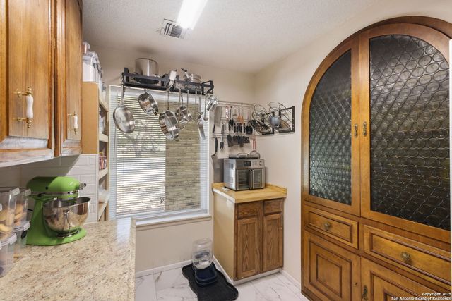 102 Southgate, Pleasanton, TX 78064