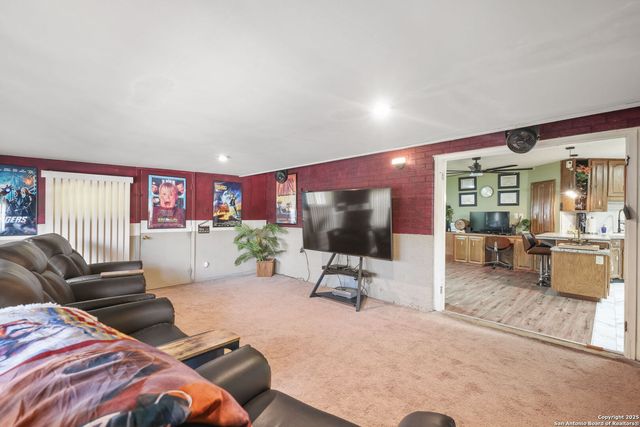 102 Southgate, Pleasanton, TX 78064