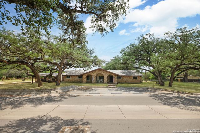 102 Southgate, Pleasanton, TX 78064