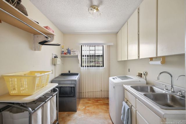 102 Southgate, Pleasanton, TX 78064