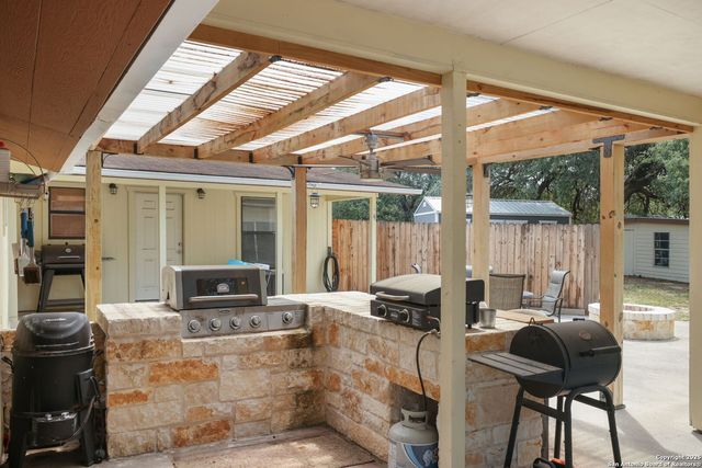 102 Southgate, Pleasanton, TX 78064