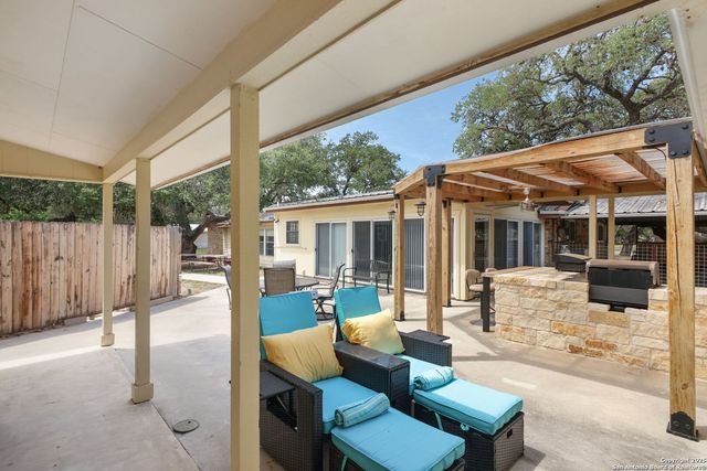 102 Southgate, Pleasanton, TX 78064