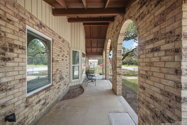 102 Southgate, Pleasanton, TX 78064