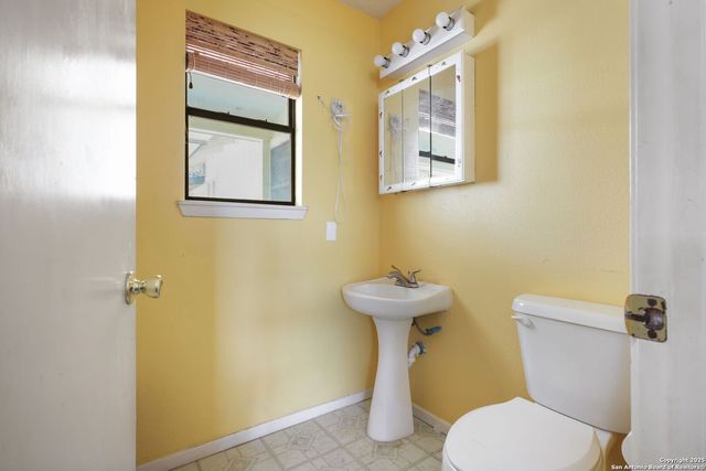 102 Southgate, Pleasanton, TX 78064