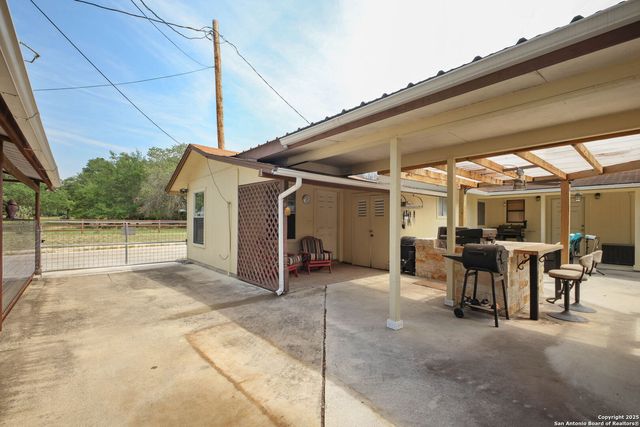 102 Southgate, Pleasanton, TX 78064