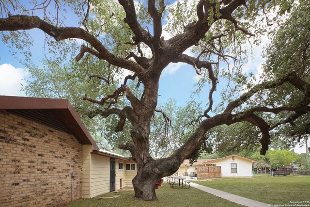 102 Southgate, Pleasanton, TX 78064