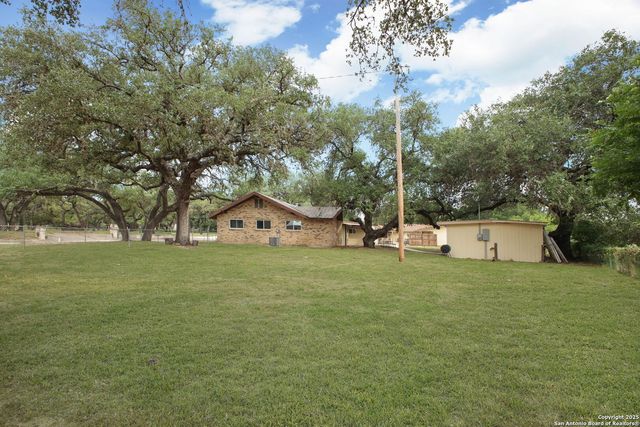 102 Southgate, Pleasanton, TX 78064