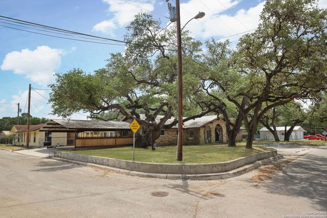 102 Southgate, Pleasanton, TX 78064