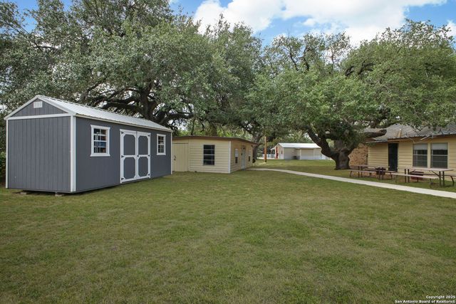 102 Southgate, Pleasanton, TX 78064