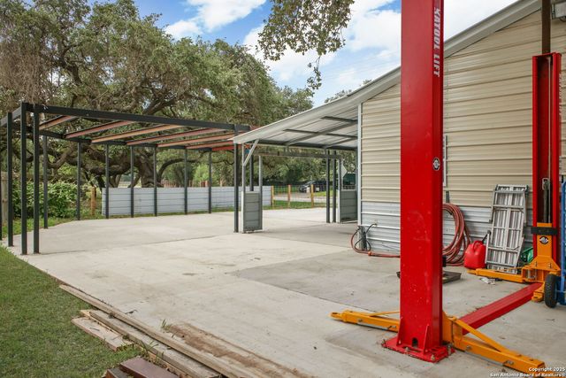 102 Southgate, Pleasanton, TX 78064