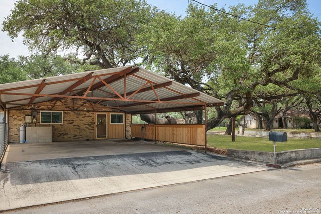 102 Southgate, Pleasanton, TX 78064