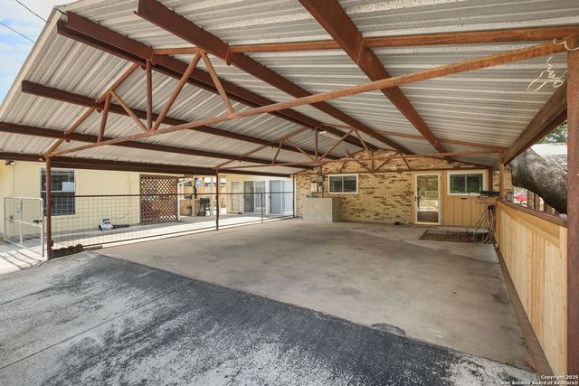 102 Southgate, Pleasanton, TX 78064