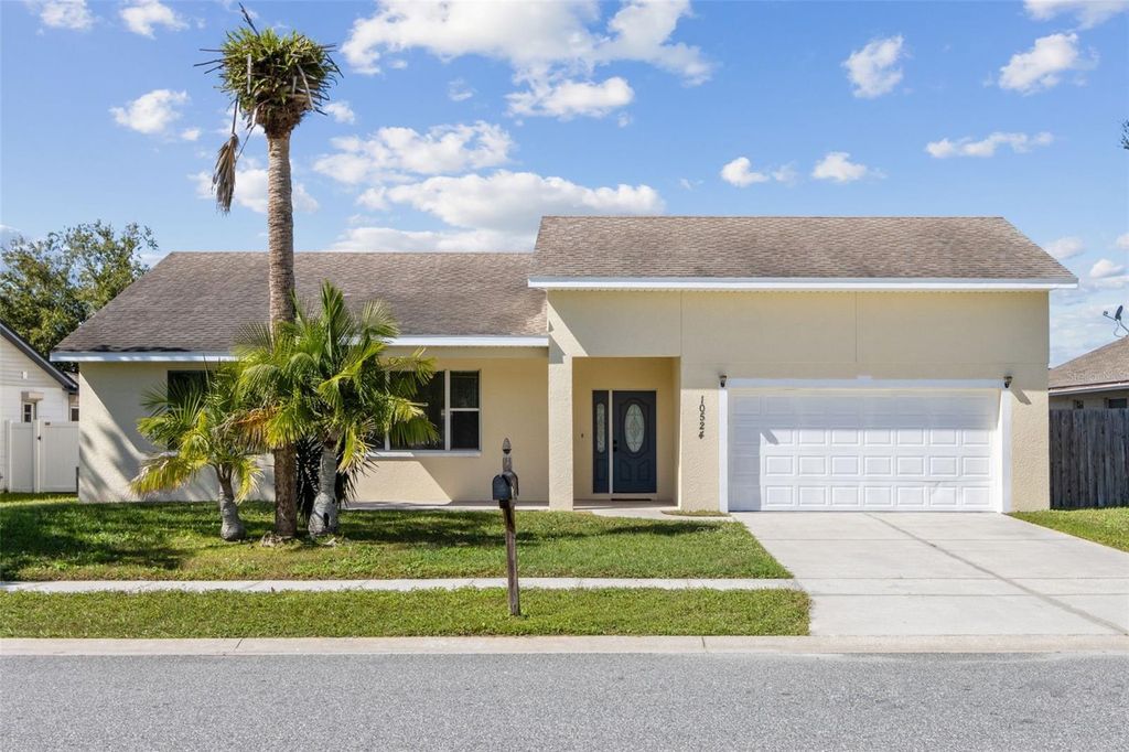 Image 2 of property listing at 10524 RAMBLEWOOD ROAD, Orlando, FL 32837