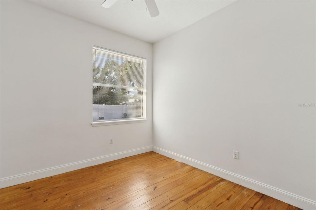 Image 12 of property listing at 10524 RAMBLEWOOD ROAD, Orlando, FL 32837