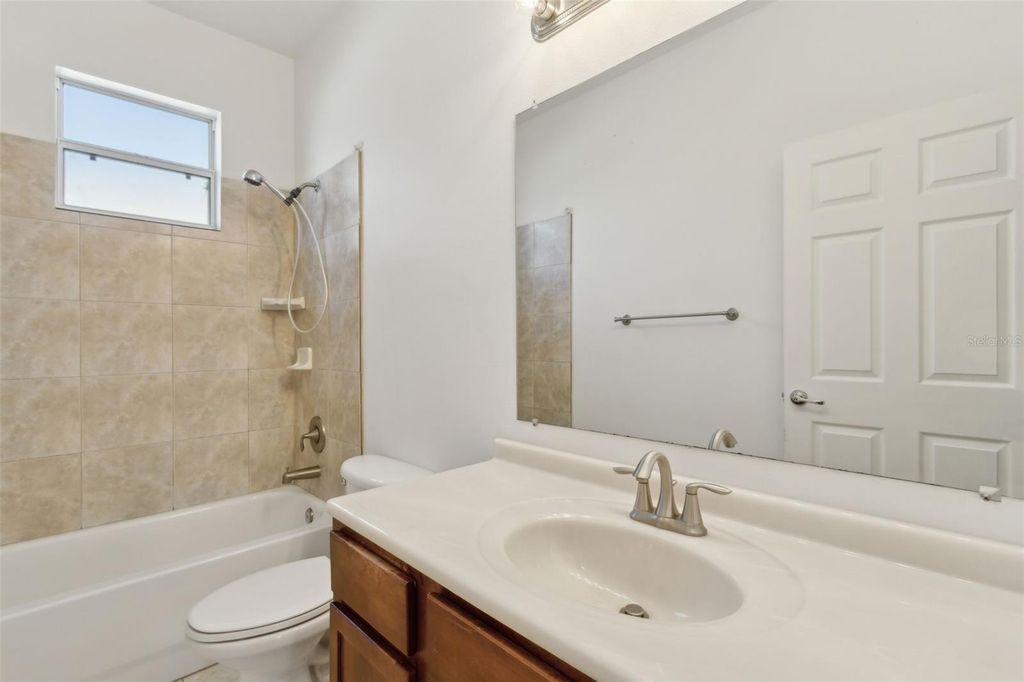 Image 14 of property listing at 10524 RAMBLEWOOD ROAD, Orlando, FL 32837