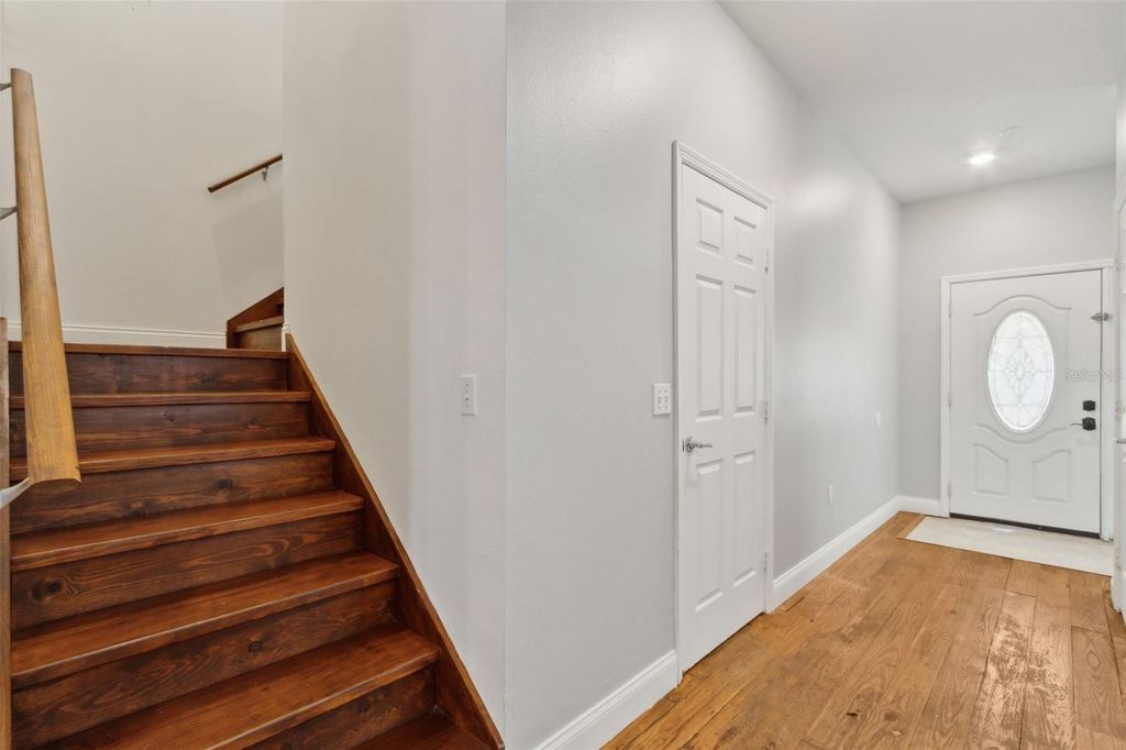 Image 16 of property listing at 10524 RAMBLEWOOD ROAD, Orlando, FL 32837