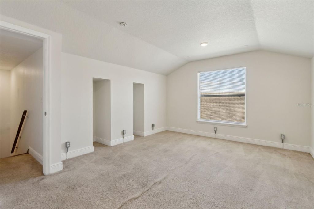 Image 17 of property listing at 10524 RAMBLEWOOD ROAD, Orlando, FL 32837