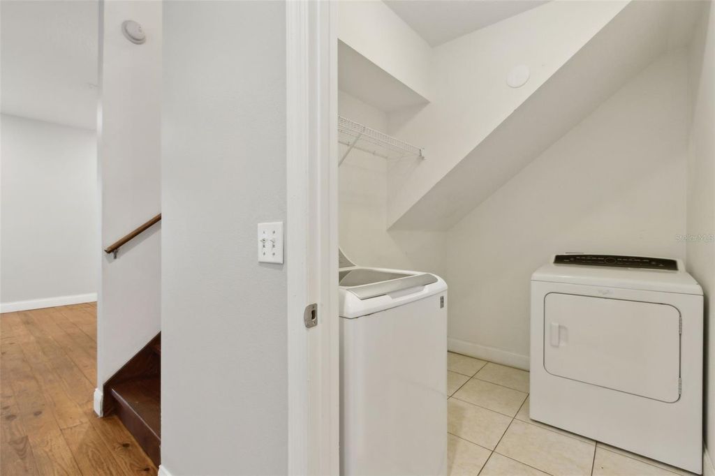 Image 18 of property listing at 10524 RAMBLEWOOD ROAD, Orlando, FL 32837