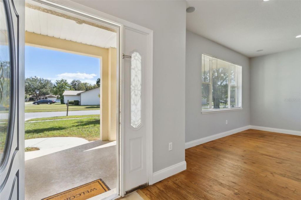 Image 3 of property listing at 10524 RAMBLEWOOD ROAD, Orlando, FL 32837