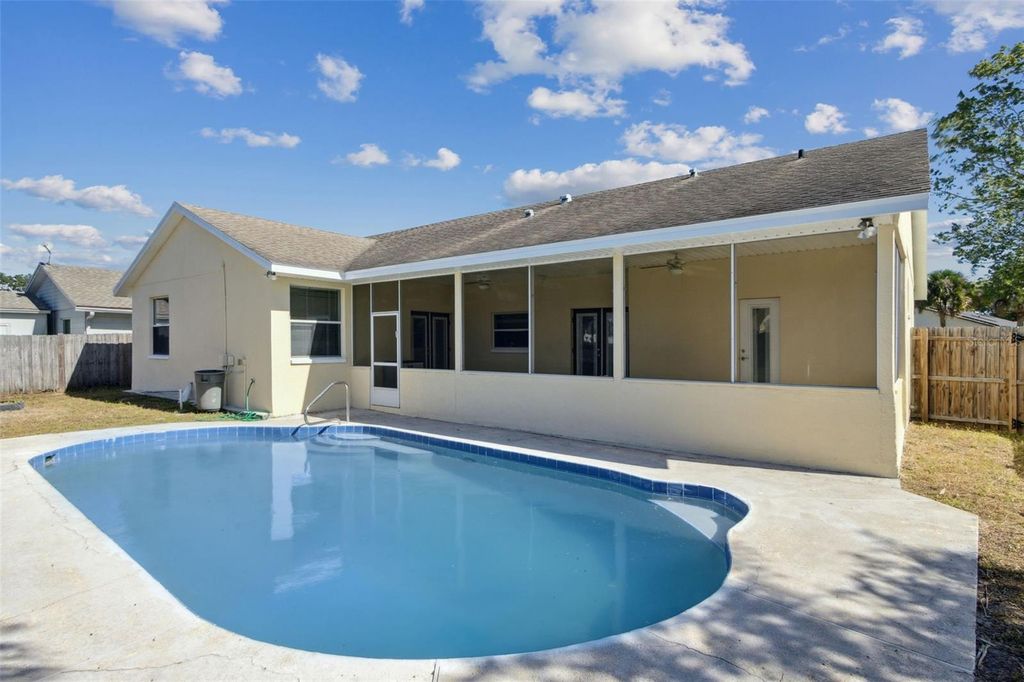 Image 22 of property listing at 10524 RAMBLEWOOD ROAD, Orlando, FL 32837