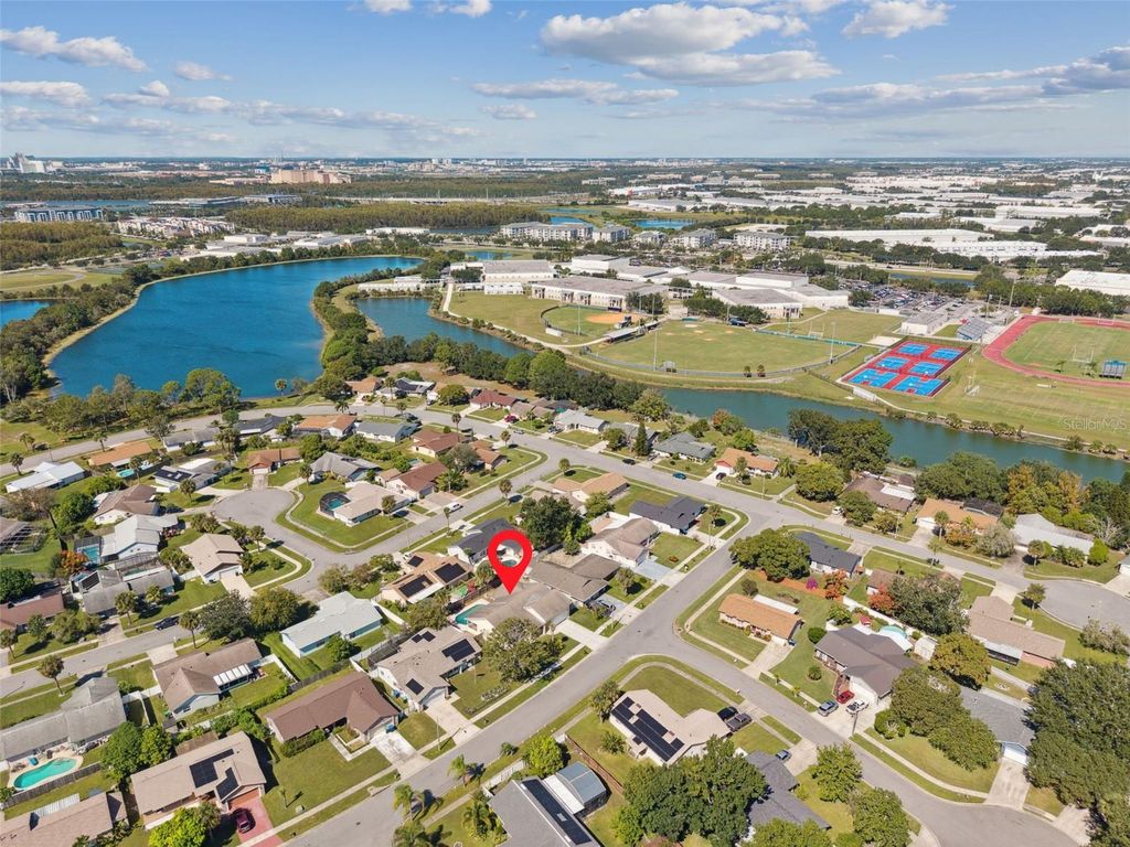 Image 24 of property listing at 10524 RAMBLEWOOD ROAD, Orlando, FL 32837