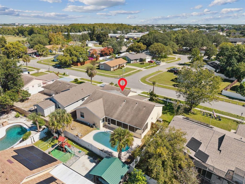 Image 25 of property listing at 10524 RAMBLEWOOD ROAD, Orlando, FL 32837