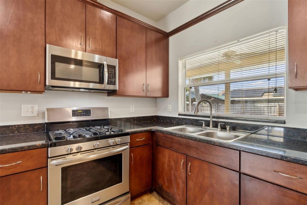 Image 6 of property listing at 10524 RAMBLEWOOD ROAD, Orlando, FL 32837