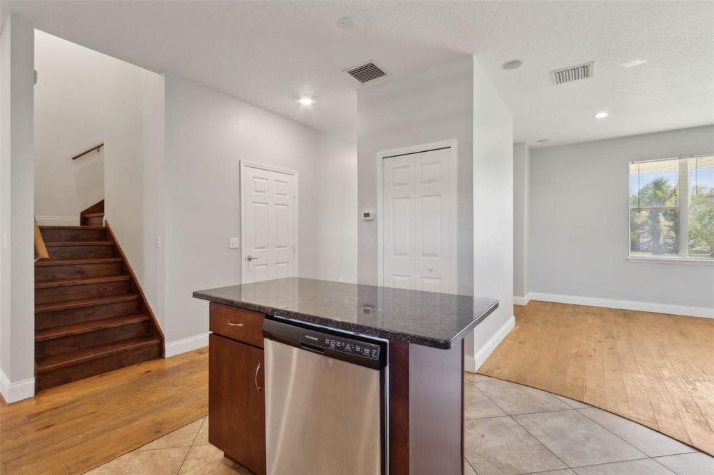 Image 7 of property listing at 10524 RAMBLEWOOD ROAD, Orlando, FL 32837