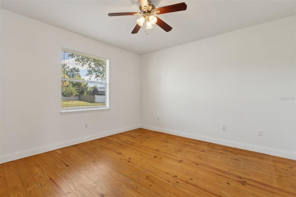 Image 9 of property listing at 10524 RAMBLEWOOD ROAD, Orlando, FL 32837