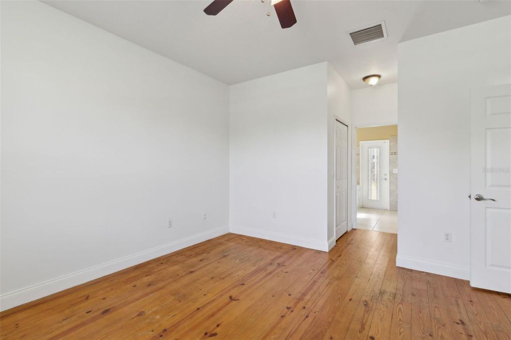 Image 10 of property listing at 10524 RAMBLEWOOD ROAD, Orlando, FL 32837