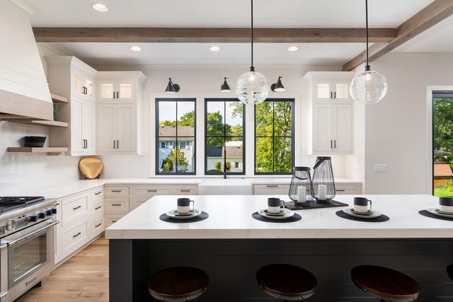 707 Thornwood Drive, Naperville, IL 60540