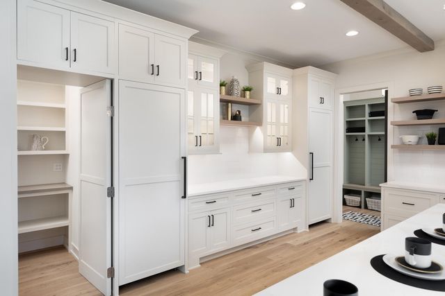 707 Thornwood Drive, Naperville, IL 60540