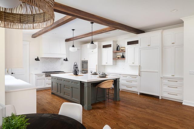 707 Thornwood Drive, Naperville, IL 60540