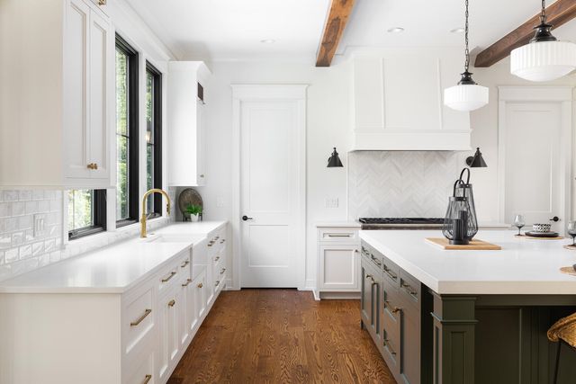 707 Thornwood Drive, Naperville, IL 60540