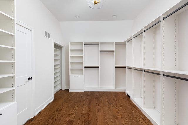 707 Thornwood Drive, Naperville, IL 60540