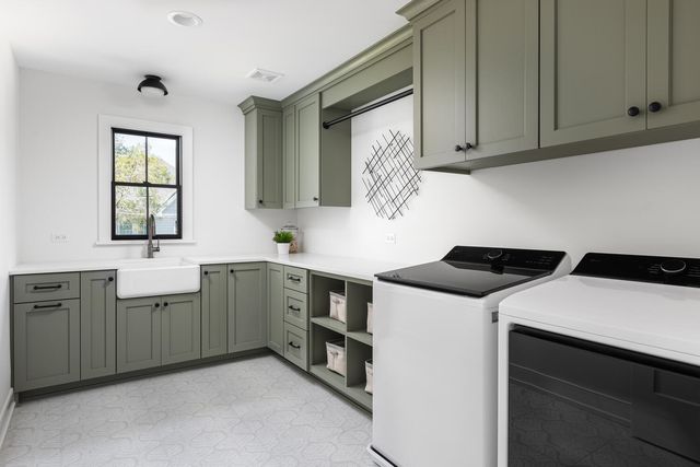 707 Thornwood Drive, Naperville, IL 60540