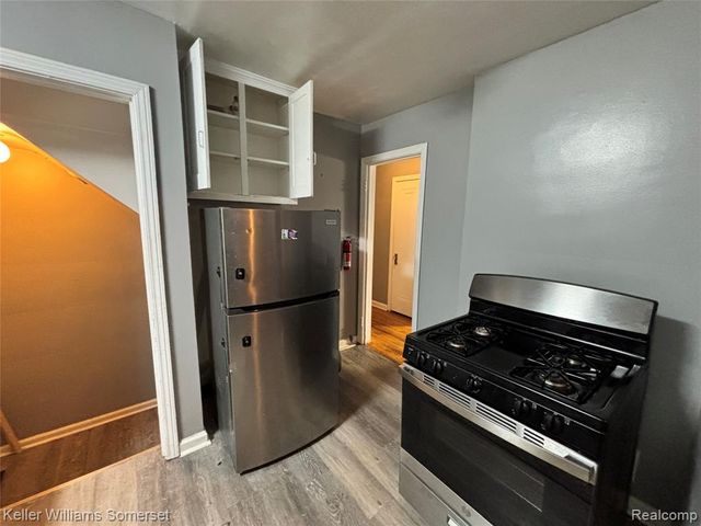 10595 Somerset Avenue, Detroit, MI 48224