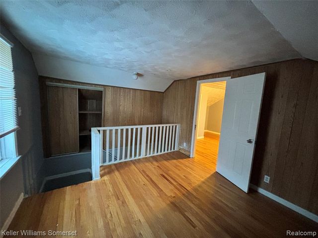 10595 Somerset Avenue, Detroit, MI 48224