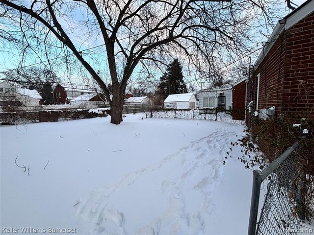 10595 Somerset Avenue, Detroit, MI 48224
