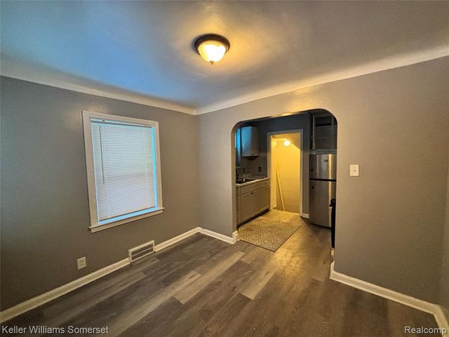 10595 Somerset Avenue, Detroit, MI 48224