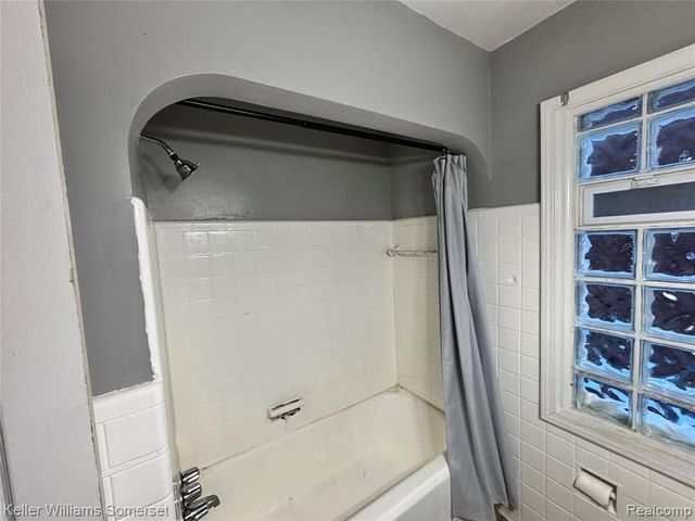 10595 Somerset Avenue, Detroit, MI 48224